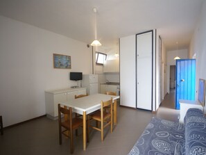 Living room - Lovely Apartment With Seaview and Directly on the Beach (Piombino)