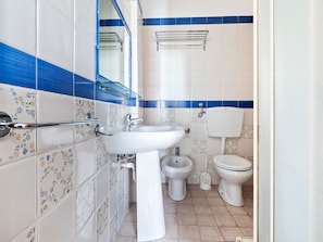 Shower, towels