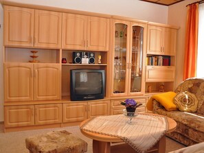 Living room - Blissful Apartment in Langula With Garden and Barbeque (Vogtei)