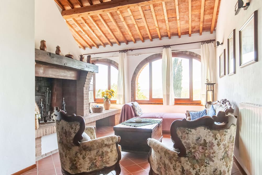 Scenic Farmhouse in Peccioli with Swimming Pool near Lakes - Selvatelle