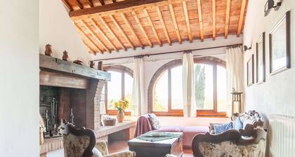 Scenic Farmhouse in Peccioli with Swimming Pool near Lakes