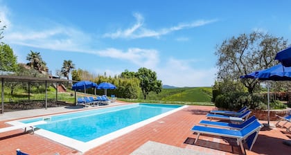 Scenic Farmhouse in Peccioli with Swimming Pool near Lakes