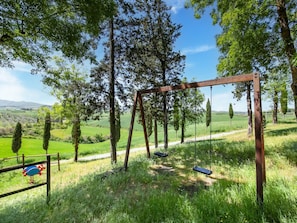 Apartment | Garden - Scenic Farmhouse in Peccioli with Swimming Pool near Lakes (Peccioli)