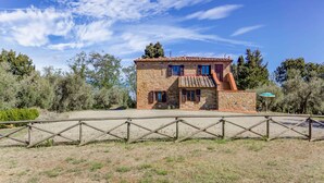 A stone house with a tiled roof, surrounded by a fence and trees. - Cozy Farmhouse With Pool (Gambassi Terme)