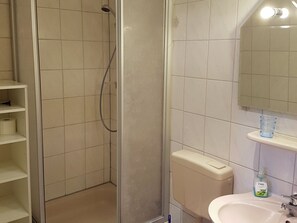 Shower, towels