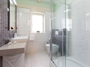 Shower, towels