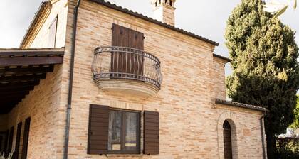 Restful Villa in Montecosaro with Swimming Pool near Sea