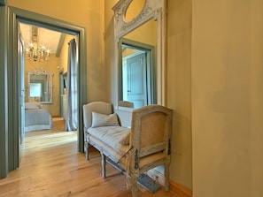 5 bedrooms, individually furnished, bed sheets