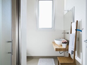 Rumah | Kamar mandi | Shower dan pengering rambut