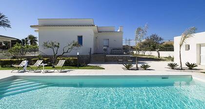 Luxury Villa in Marsala With Pool and Private Garden and Near the Sea