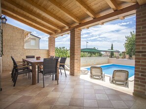 Balcony - Swanky Villa With Swimming Pool and Covered Patio Just off the Coast (Tar-Vabriga)