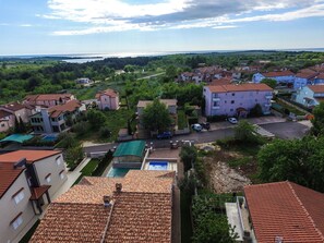 Exterior - Swanky Villa With Swimming Pool and Covered Patio Just off the Coast (Tar-Vabriga)