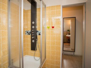 Shower, towels