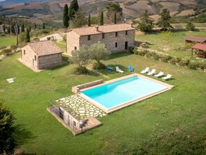Villa | Alberca | Alberca techada y alberca al aire libre