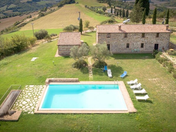 Villa | Alberca | Alberca techada y alberca al aire libre