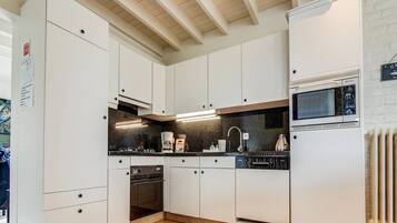 House | Private kitchen | Dishwasher, coffee/tea maker