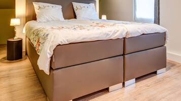 House | 3 bedrooms, individually furnished, iron/ironing board, bed sheets