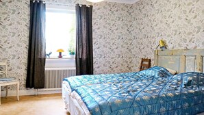 4 bedrooms, individually furnished, bed sheets - 4 Person Holiday Home in Uppharad (Upphärad)