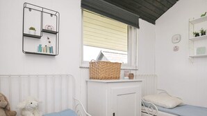 2 Schlafzimmer, Babybetten