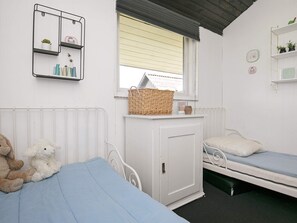 2 bedrooms, cribs/infant beds