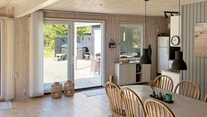 House | Dining - 6 Person Holiday Home in Hadsund (Hadsund)