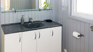 House | Bathroom - 6 Person Holiday Home in Hadsund (Hadsund)