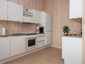 Private kitchen - Holiday Home in RingkÃ¸bing (Ringkobing)