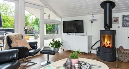 6 Person Holiday Home in Brovst