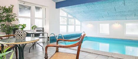 Casa | Alberca | Alberca techada y alberca al aire libre