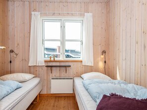 3 bedrooms, cribs/infant beds