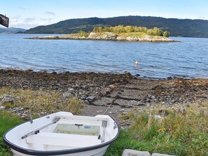 House | Beach | Beach nearby, fishing - 8 Person Holiday Home in Torvikbukt (Gjemnes)