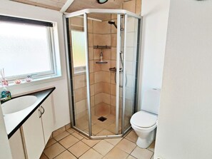 House | Bathroom - Holiday Home in VÃ¦ggerlÃ¸se (Vaeggerlose)