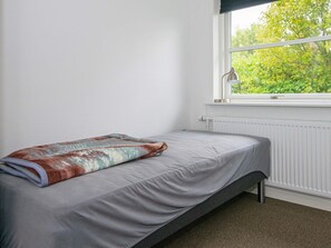 2 bedrooms, cribs/infant beds