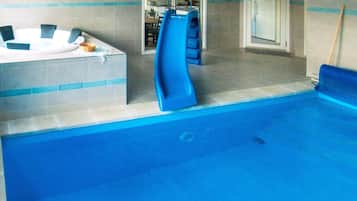 Huis | Zwembad | Een binnenzwembad en een buitenzwembad