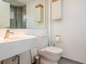 Bathroom - 4 Person Holiday Home in Borre (Borre)