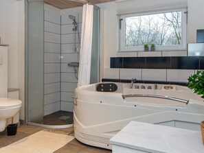 House | Bathroom - Holiday Home in Toftlund (Toftlund)