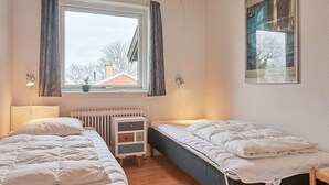 House | 4 bedrooms - 8 Person Holiday Home in Allinge (Allinge)