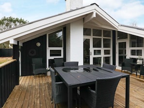 House | Outdoor dining