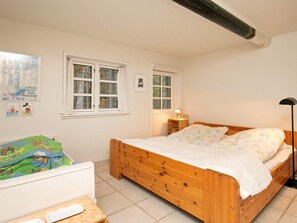 3 bedrooms, cots/infant beds