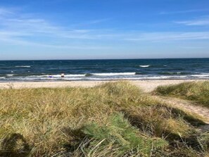 A beach with waves and a clear sky. - 6 Person Holiday Home in Hejls (Hejls)