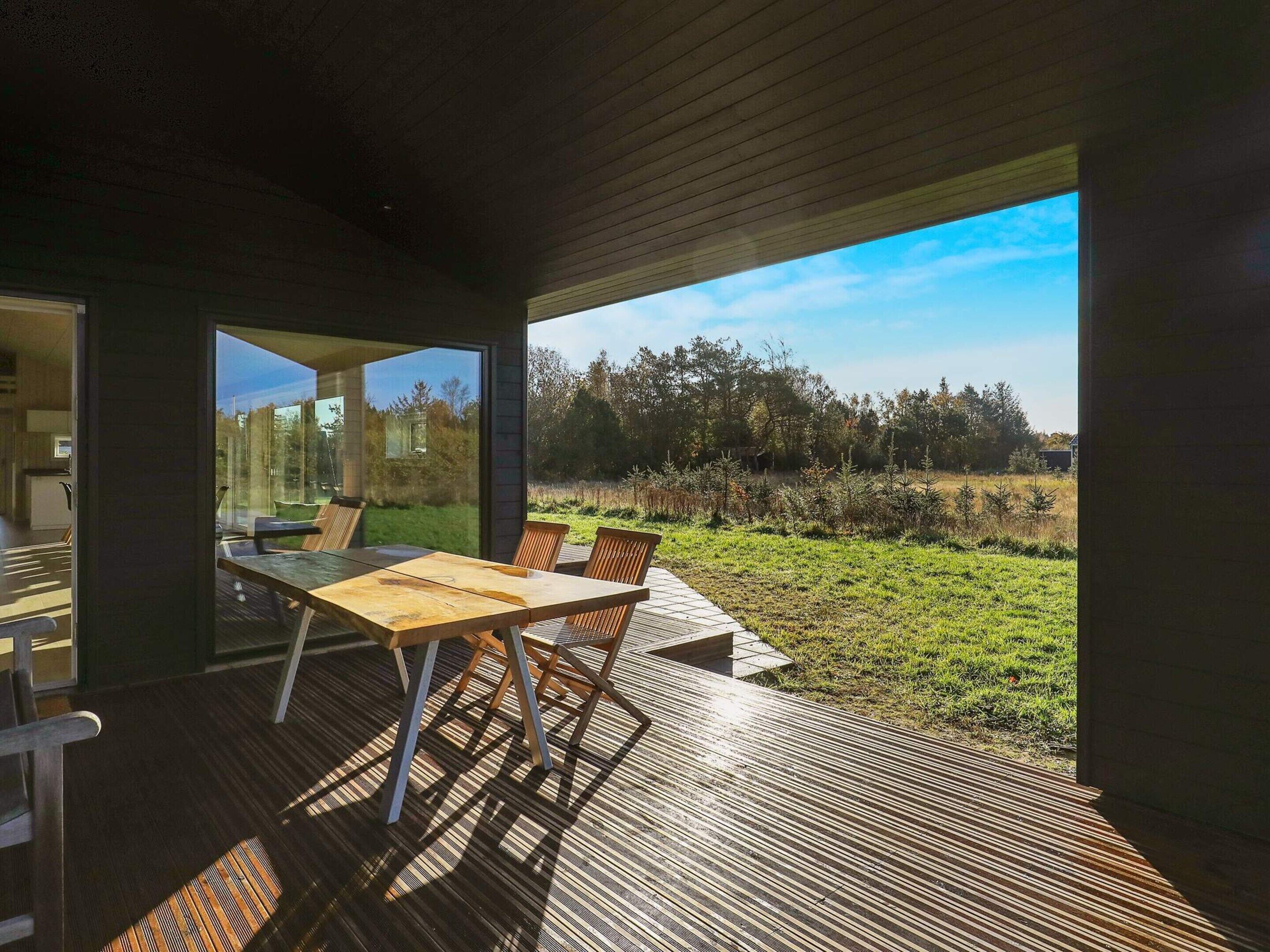 House | Pemandangan dari hartanah