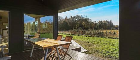 House | Pemandangan dari hartanah