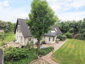 House | Pemandangan dari hartanah