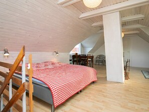 2 bedrooms, cribs/infant beds