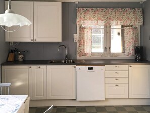 House | Private kitchen - 6 Person Holiday Home in Storsteinnes (Balsfjord)