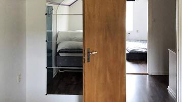 House | 4 bedrooms, individually furnished, bed sheets