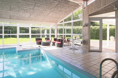 Huis | Zwembad | Een binnenzwembad en een buitenzwembad