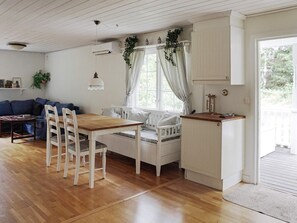 5 bedrooms, individually furnished