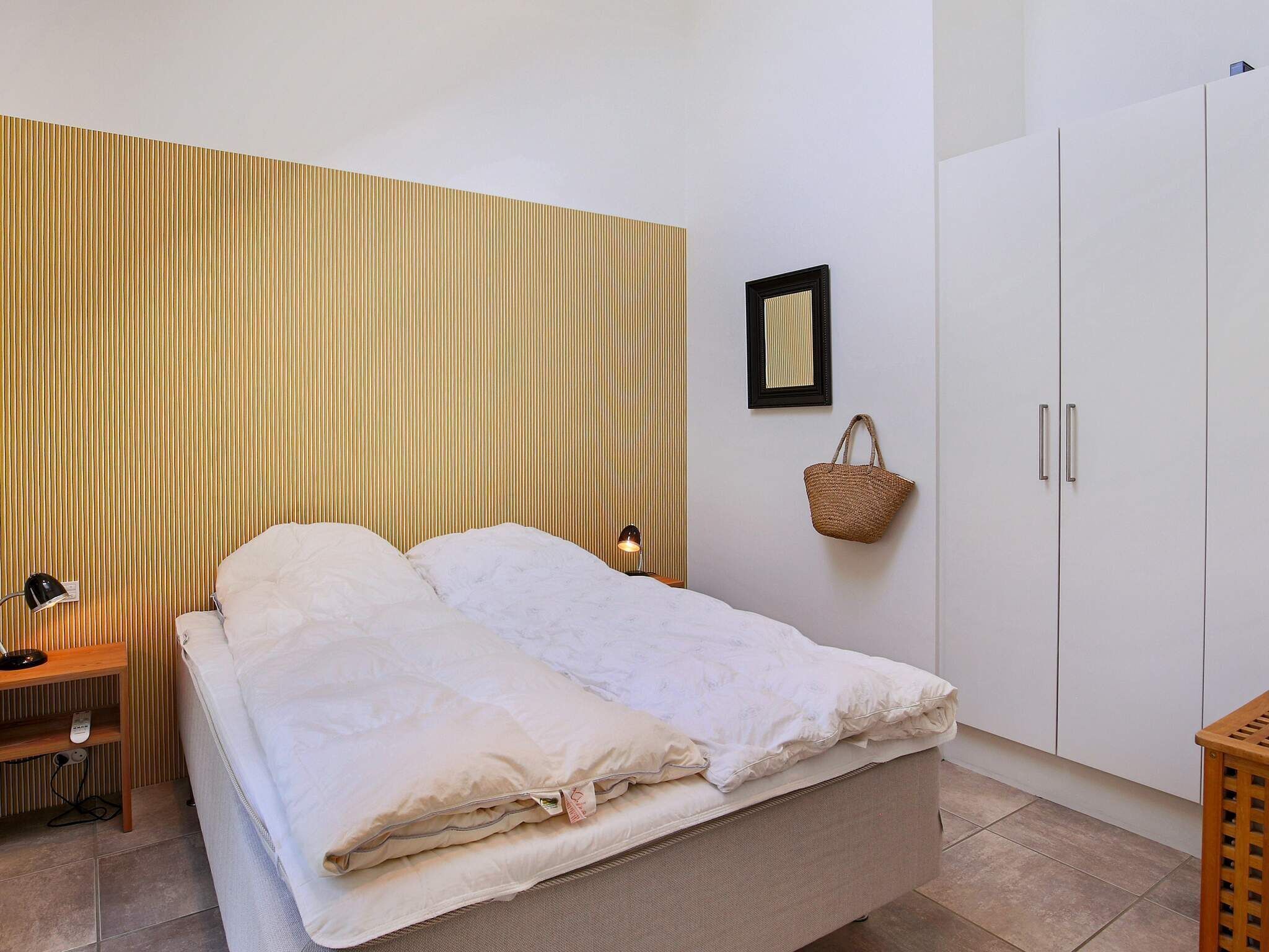 2 bedrooms, cribs/infant beds