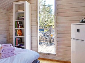Room - 4 Person Holiday Home in Ingmarsö (Ingmarso)